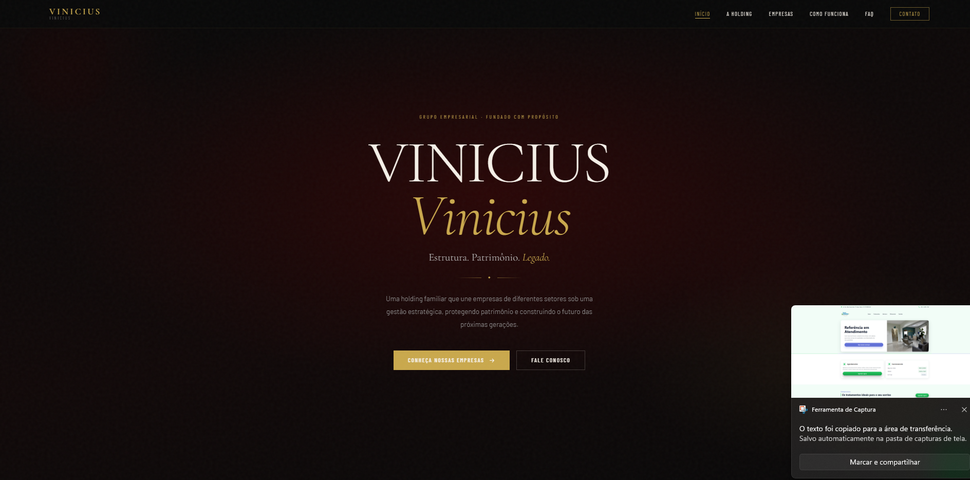 Holding Vinicius